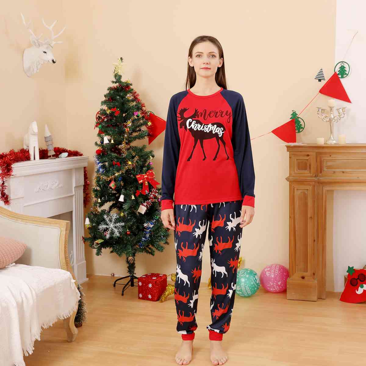 Women MERRY CHRISTMAS Graphic Top and Reindeer Pants Set - NawdeX